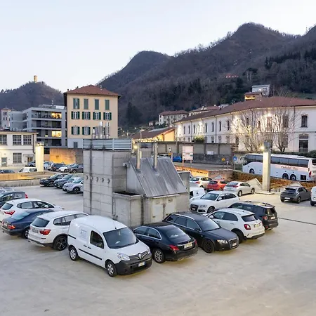 Living Como-rooms&parking Гостевой дом *