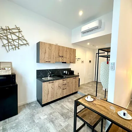 Гостевой дом Living Como-rooms&parking Комо