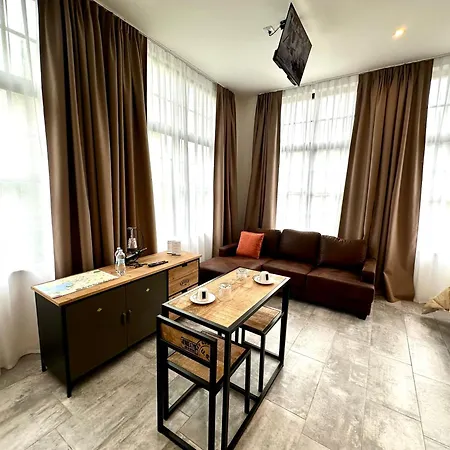 Living Como-rooms&parking