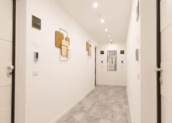 Living Como-rooms&parking 4* קומו