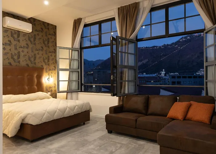 בית הארחה Living Como-rooms&parking קומו