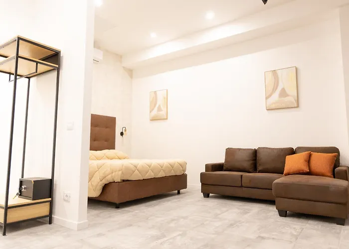 בית הארחה Living Como-rooms&parking קומו