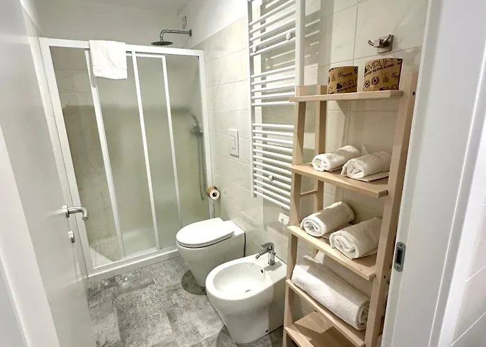 Living Como-rooms&parking בית הארחה