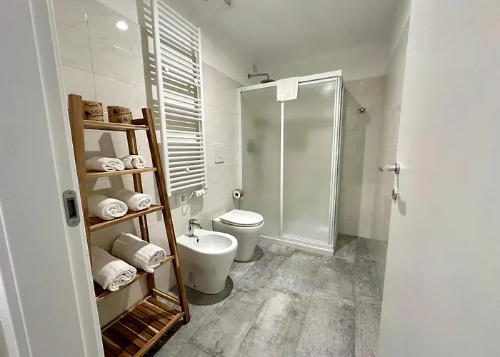 Living Como-rooms&parking בית הארחה קומו