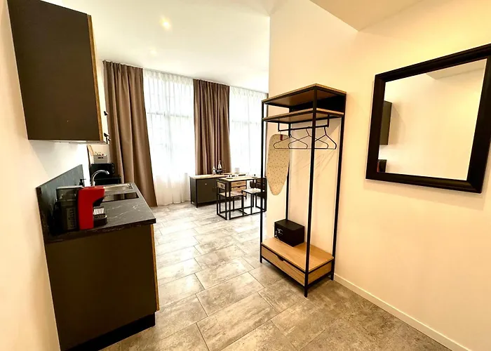 Living Como-rooms&parking בית הארחה 4*