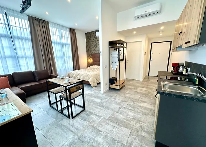 Living Como-rooms&parking בית הארחה 4*