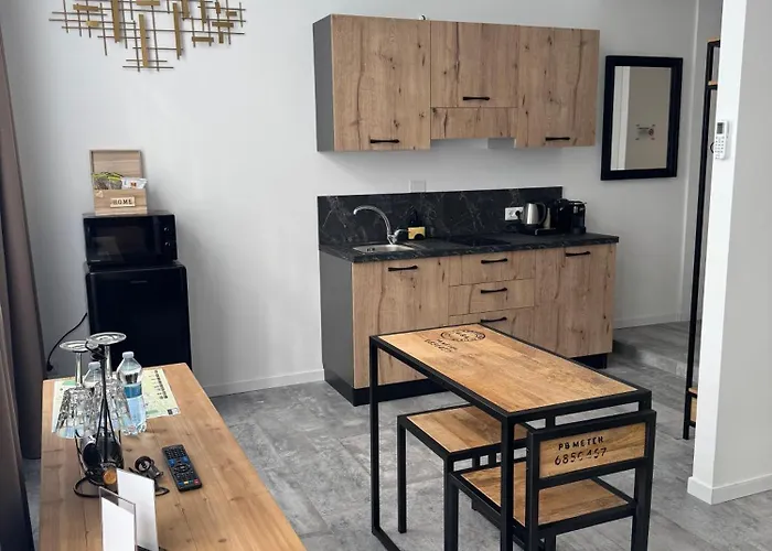 בית הארחה Living Como-rooms&parking