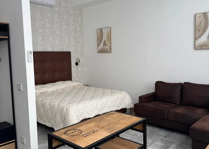 Living Como-rooms&parking בית הארחה קומו