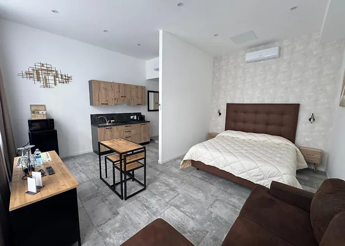 Living Como-rooms&parking 4* קומו
