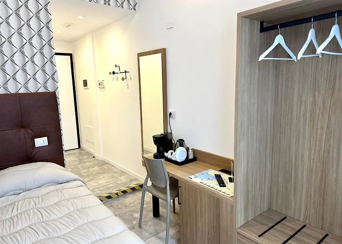 Living Como-rooms&parking בית הארחה 4*