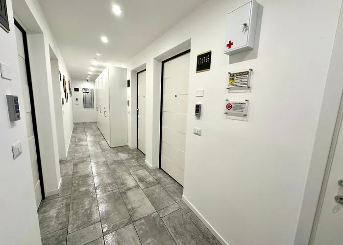 Living Como-rooms&parking 4* קומו