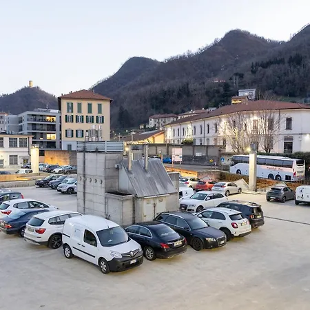 Living Como-rooms&parking 4*