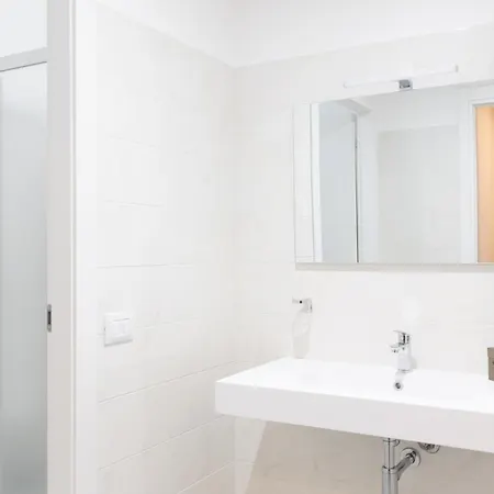 Guest house Living Como-rooms&parking