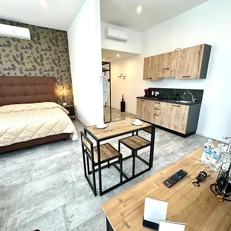 Guest house Living Como-rooms&parking 4*